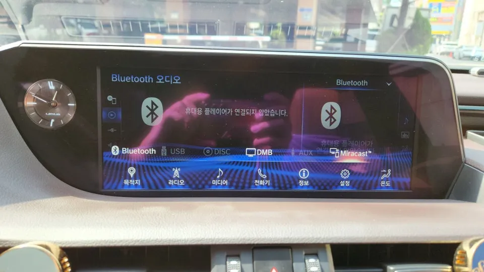 Lexus ES 300h ambient lighting installation result