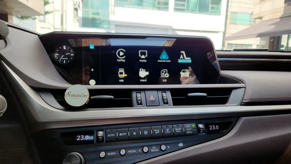 Lexus ES 300h ambient lighting - Lexus ES 300h Ambient Lighting Review — Cost & Results photo 3