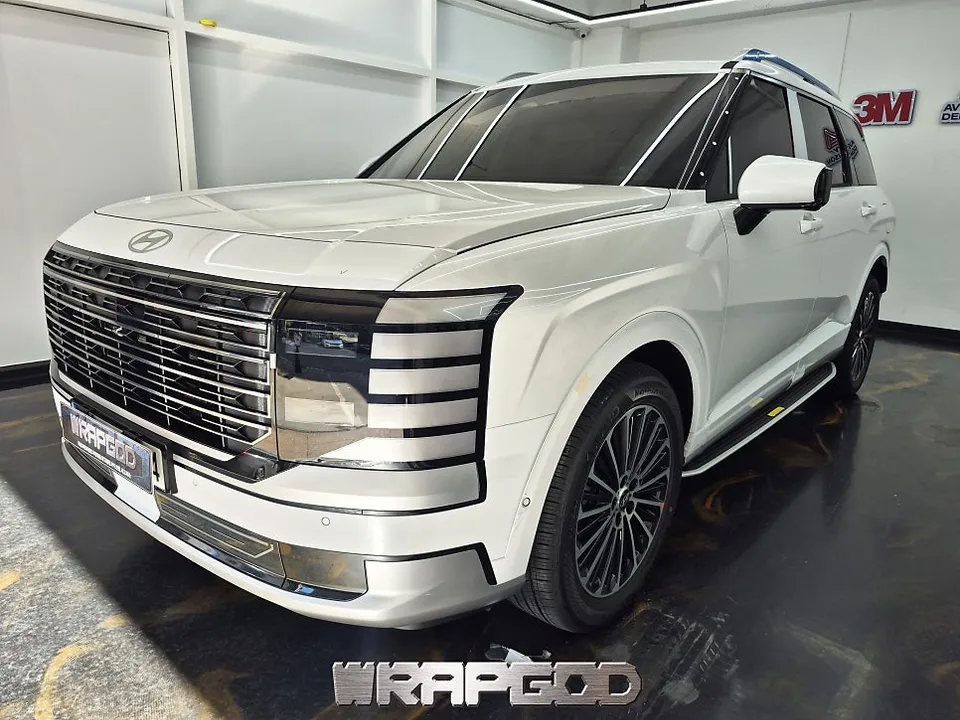 Hyundai Palisade LX3 vinyl wrap - Hyundai Palisade LX3 Vinyl Wrap Review: Chrome Delete Transformat photo 3