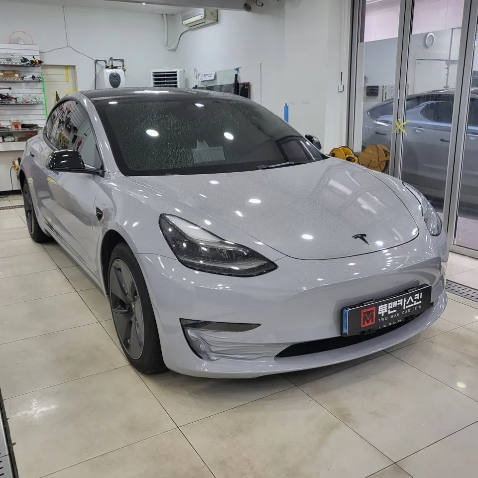 Tesla Model 3のカーラッピング事例：サクラピンクの全貌 施工写真 1-1