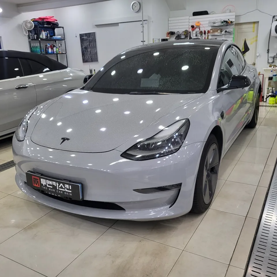 Tesla Model 3のカーラッピング事例：サクラピンクの全貌 施工写真 2-1