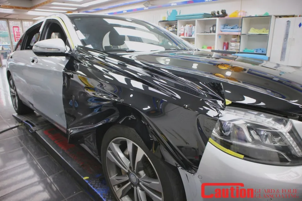 Mercedes-Benz S500のカーラッピング事例｜高光沢ブラック 施工写真 1-2