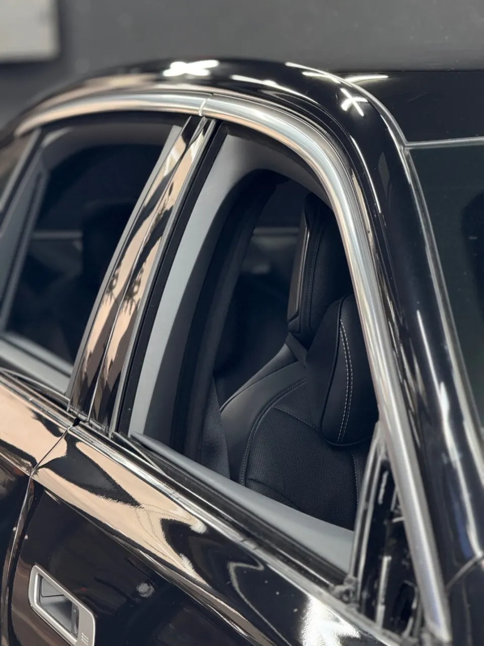 BMW 7 Seriesのカーラッピング事例|費用目安・仕上がり 施工写真 2-1