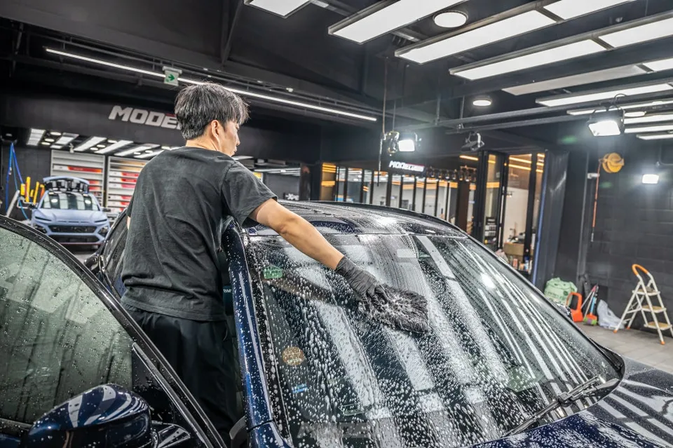 BMW X5のガラスコーティング事例 施工写真 1-2
