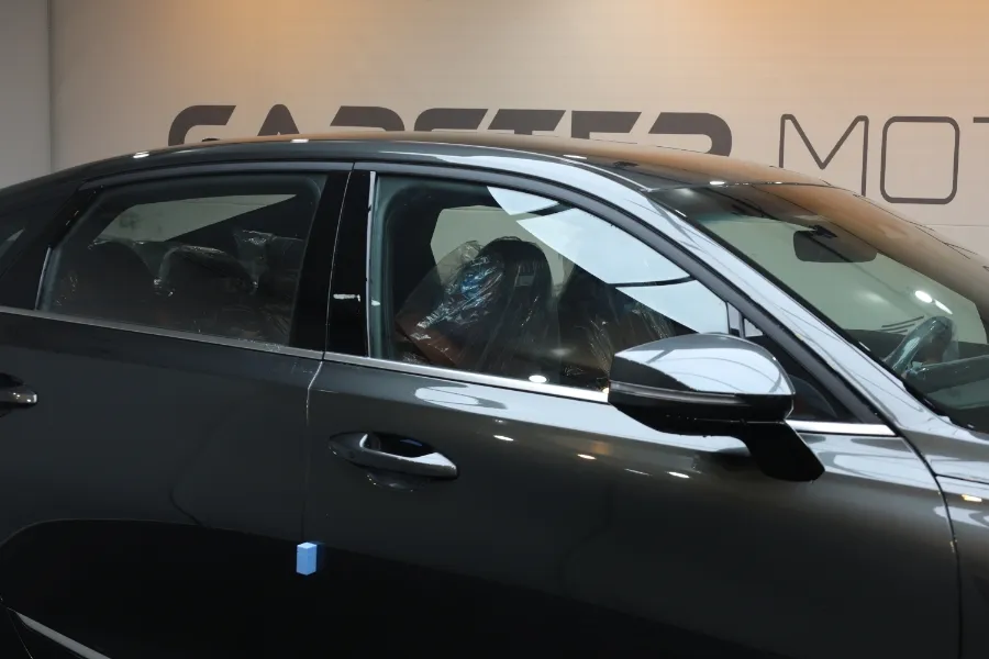 Kia K8のカーフィルム施工事例|断熱・スモーク効果 施工写真 2-1