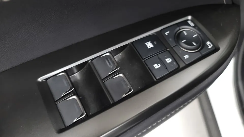 Lexus NXのガラスコーティング事例 施工写真 4-2