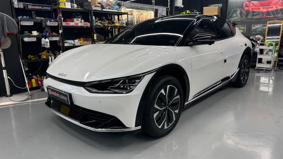 Kia EV6のカーラッピング事例 施工写真 1-2