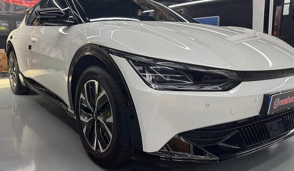 Kia EV6のカーラッピング事例 施工写真 2-2