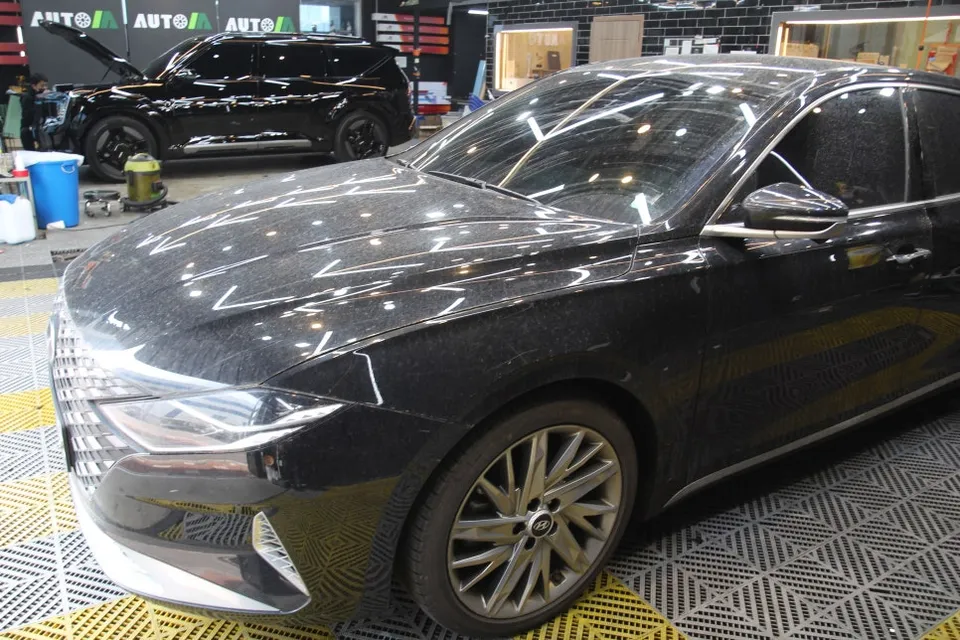 Hyundai Azeraのガラスコーティング事例|費用目安・仕上がり 施工写真 1-2