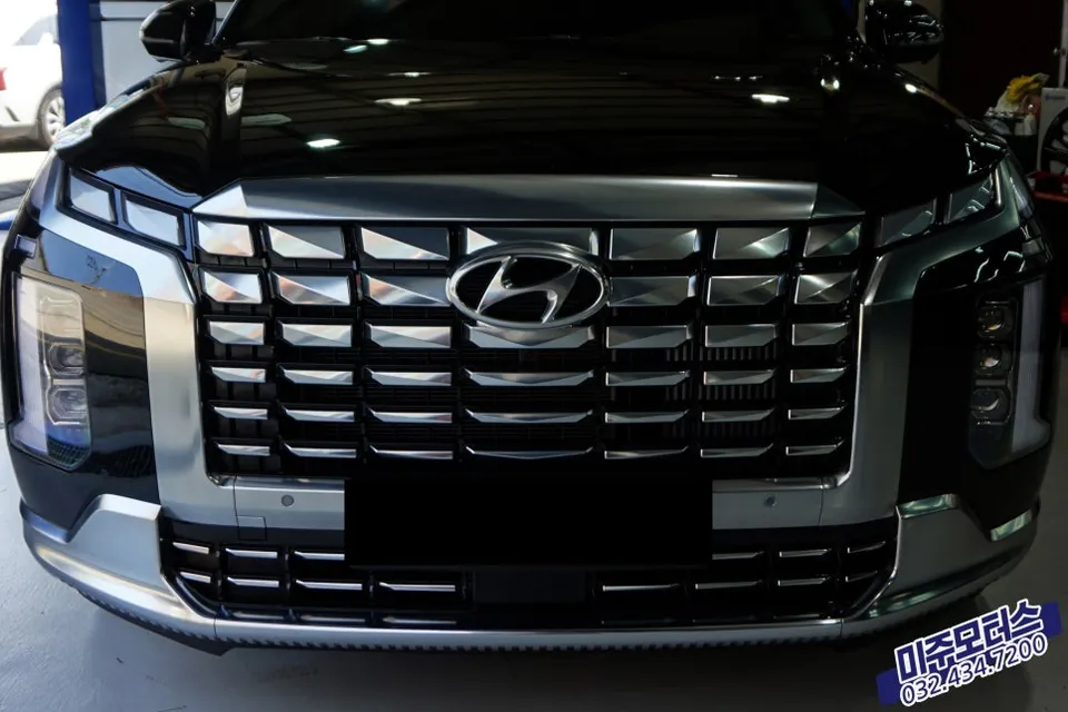 Hyundai Palisade Interior Customization: Soft Closing Doors photo 3