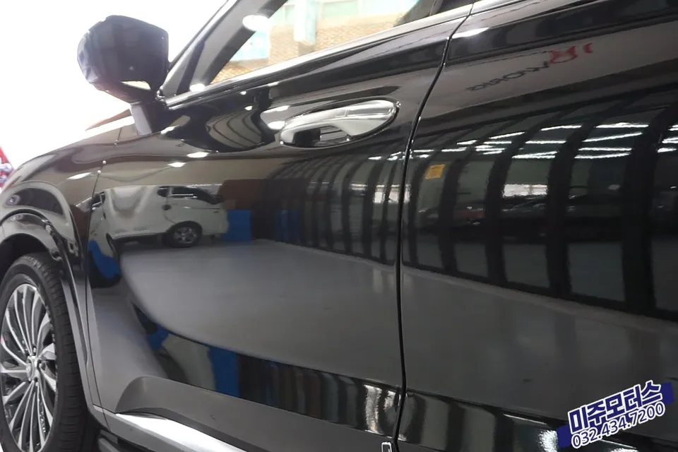 Hyundai Palisade Interior Customization: Soft Closing Doors photo 4