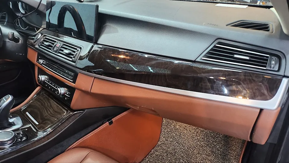 BMW 5 Series G30のカーラッピング事例 施工写真 4-1
