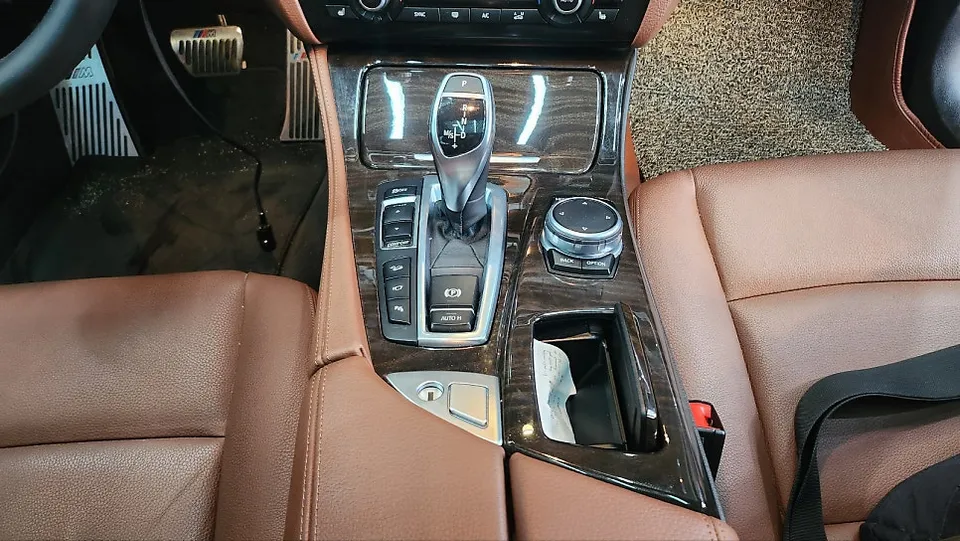 BMW 5 Series G30のカーラッピング事例 施工写真 1-2