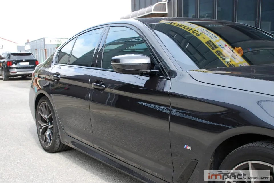 BMW 5 Seriesのカーラッピング事例|費用目安・仕上がり 施工写真 4-2