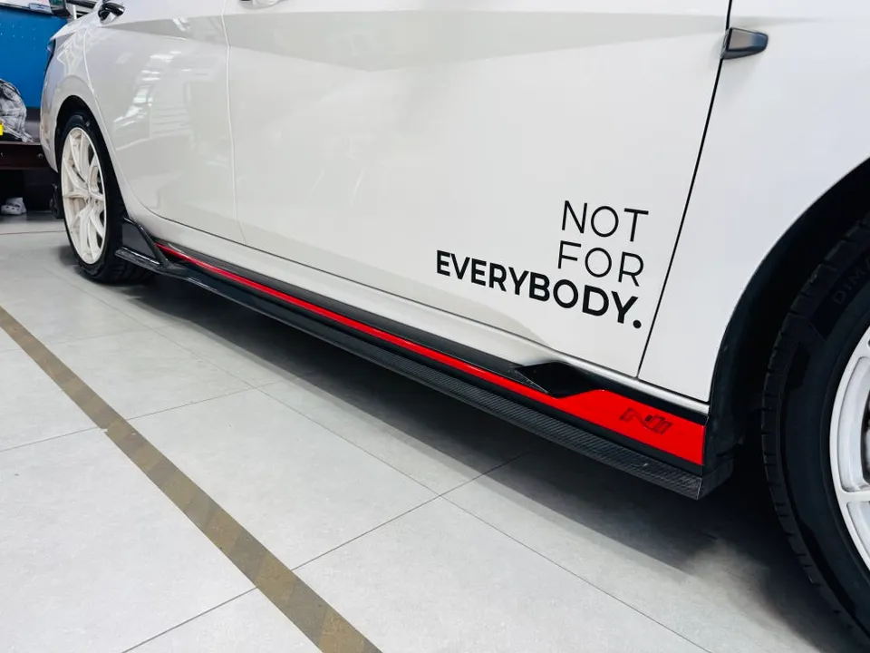 Hyundai Elantra Nのカーラッピング事例｜費用目安・仕上がり 施工写真 1-2