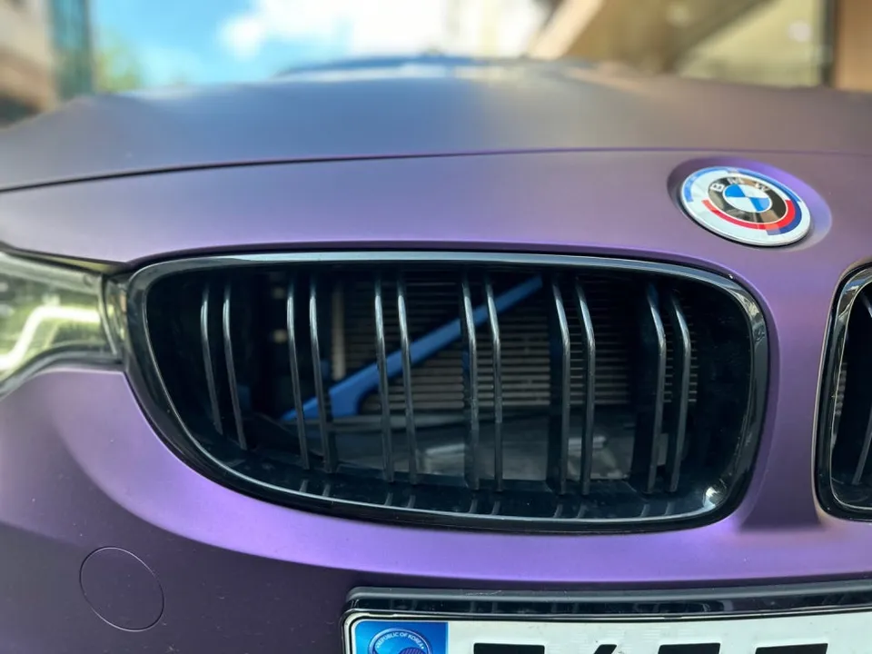 BMW M4 F82 ストラットバー ポイントラッピング事例 施工写真 3-3