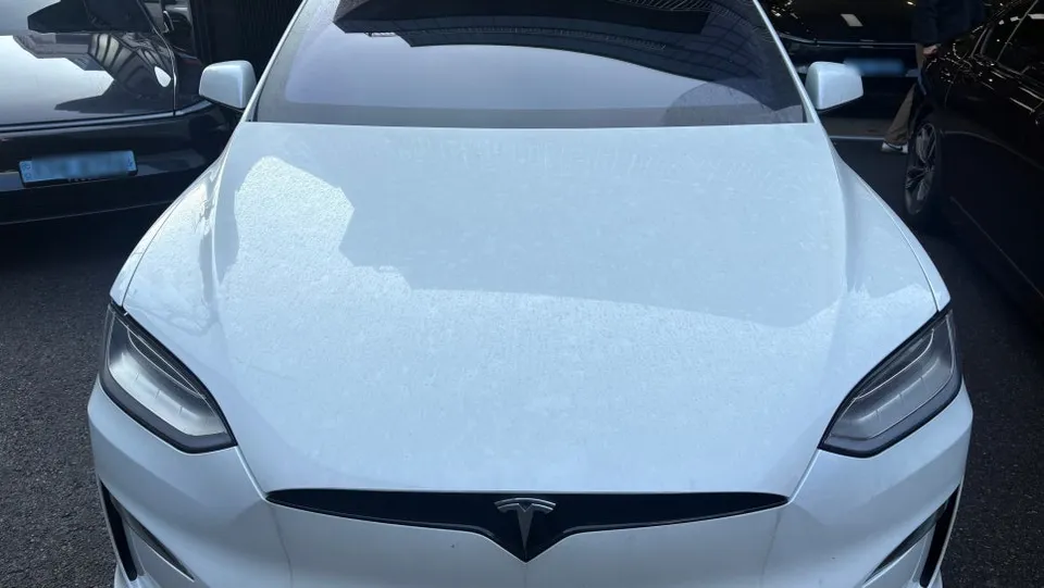 Tesla Model X vinyl wrap - Tesla Model X Vinyl Wrap Review: High Gloss Color Change photo 6