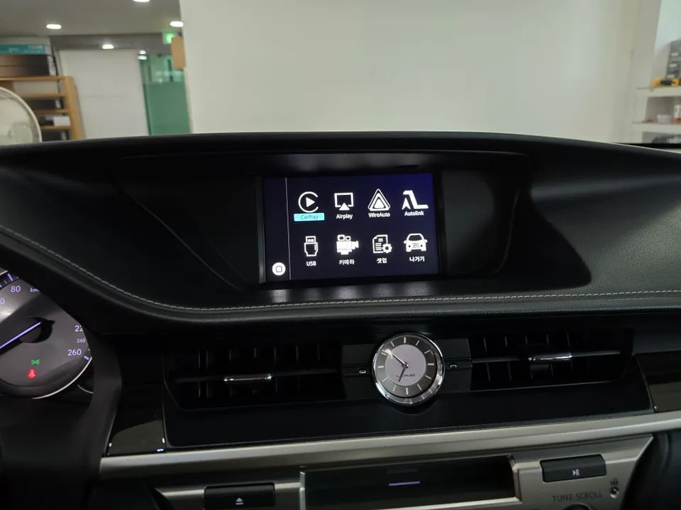 Lexus ESのAndroid Auto・CarPlay取付事例 施工写真 2-1