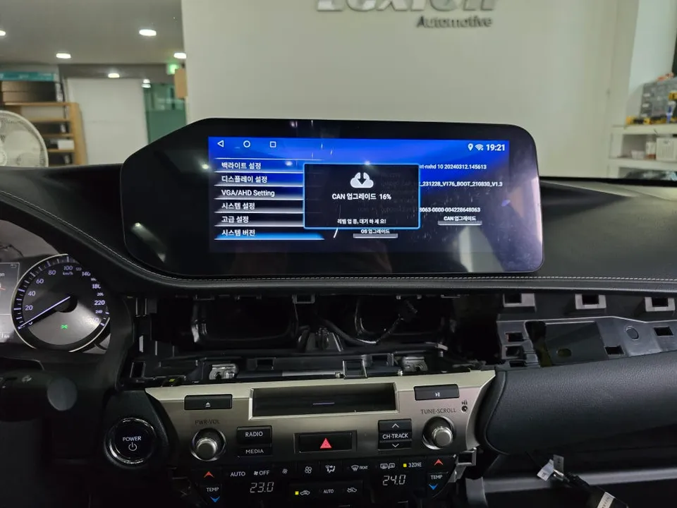 Lexus ESのAndroid Auto・CarPlay取付事例 施工写真 2-2