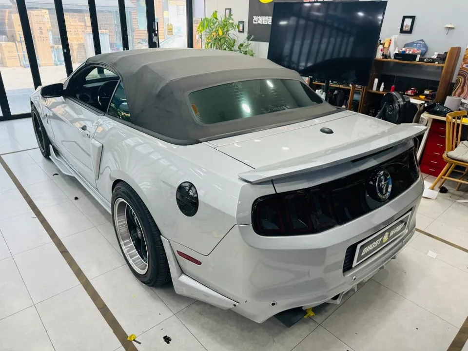 Ford Mustangのカーラッピング事例｜費用目安・仕上がり 施工写真 2-1