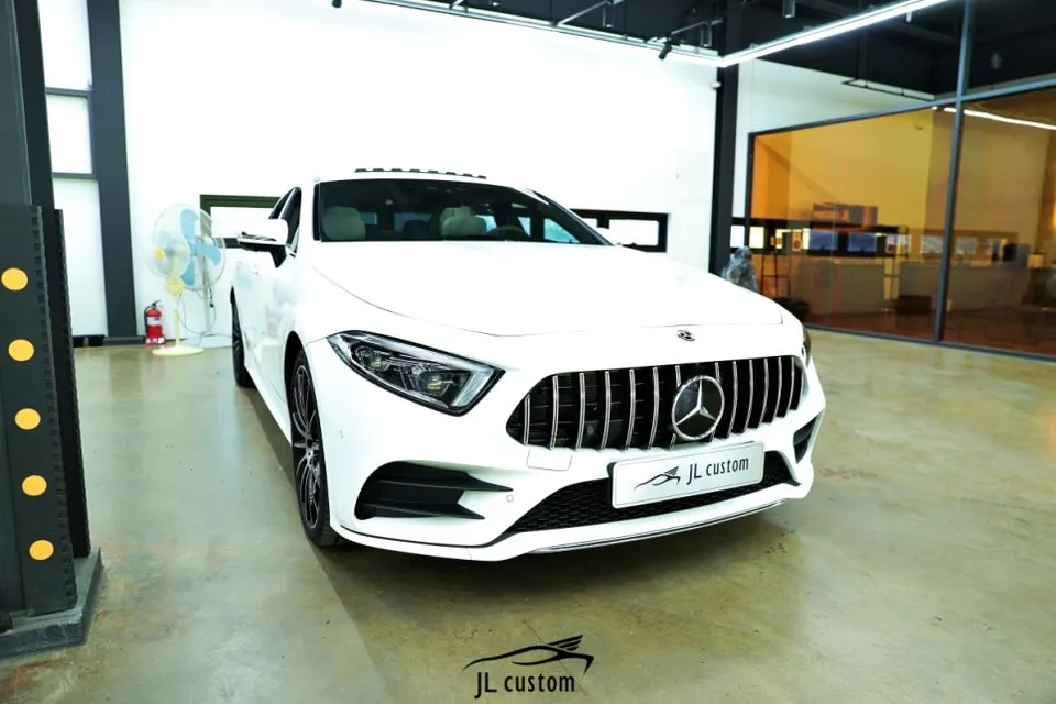 Mercedes-Benz CLS ambient lighting installation result