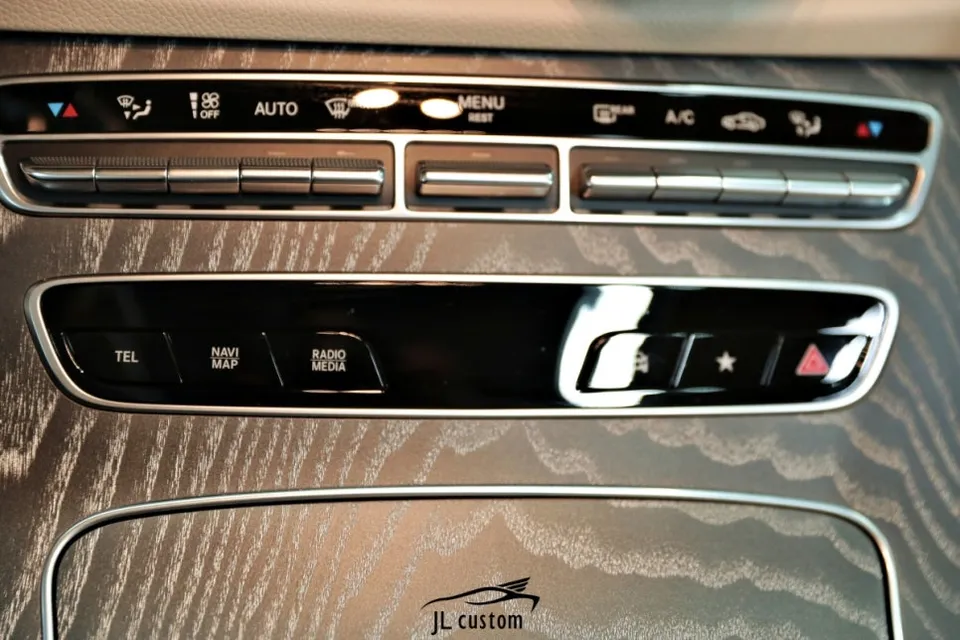 Mercedes-Benz CLS ambient lighting - Mercedes-Benz CLS Ambient Lighting Review: IWC Clock Upgrade photo 6