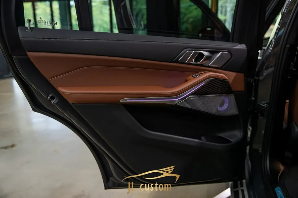 BMW X7 ambient lighting - BMW X7 Ambient Lighting Review — Swirl Speaker Cover Upgrade photo 6