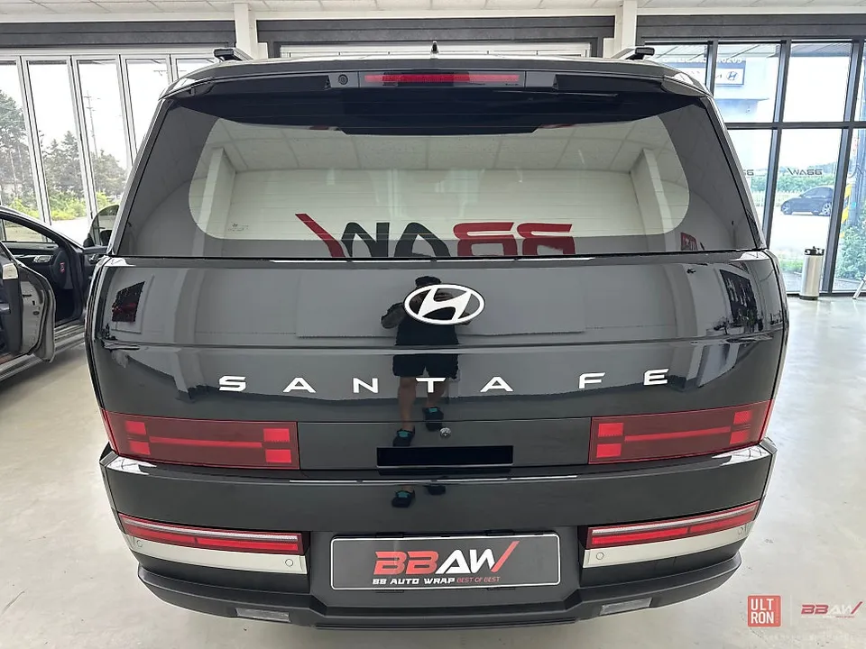 Hyundai Santa Fe MX5のカーラッピング事例｜オールブラック化 施工写真 3-1