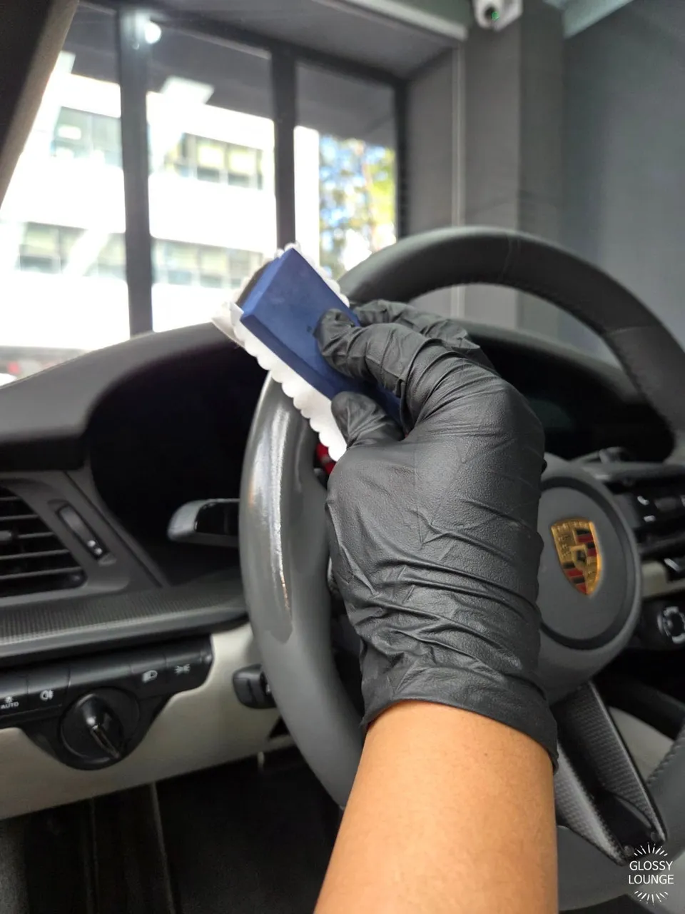 Porsche 911 seat ventilation - Porsche 911 Seat Climate Upgrade Review photo 3