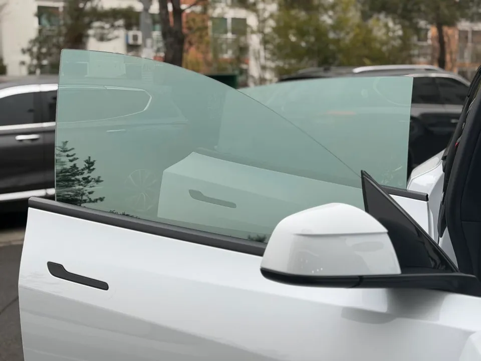 Tesla Model Y Juniperのカーフィルム施工事例 施工写真 4