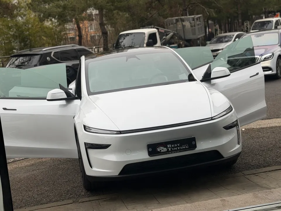 Tesla Model Y Juniperのカーフィルム施工事例 施工写真 5