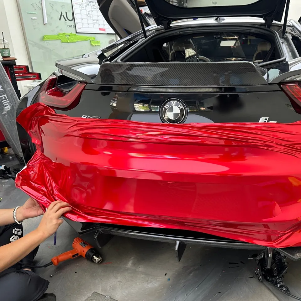 BMW i8のカーラッピング事例|ソウルレッドの特別感 施工写真 3-1
