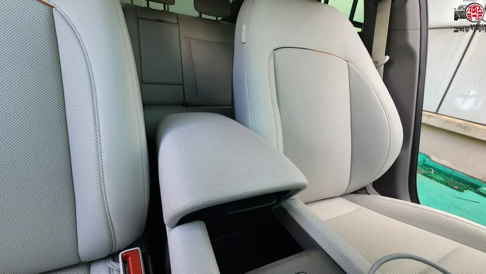 Hyundai IONIQ 6 interior customization - Hyundai IONIQ 6 Interior Customization Review — Red Upgrade photo 3