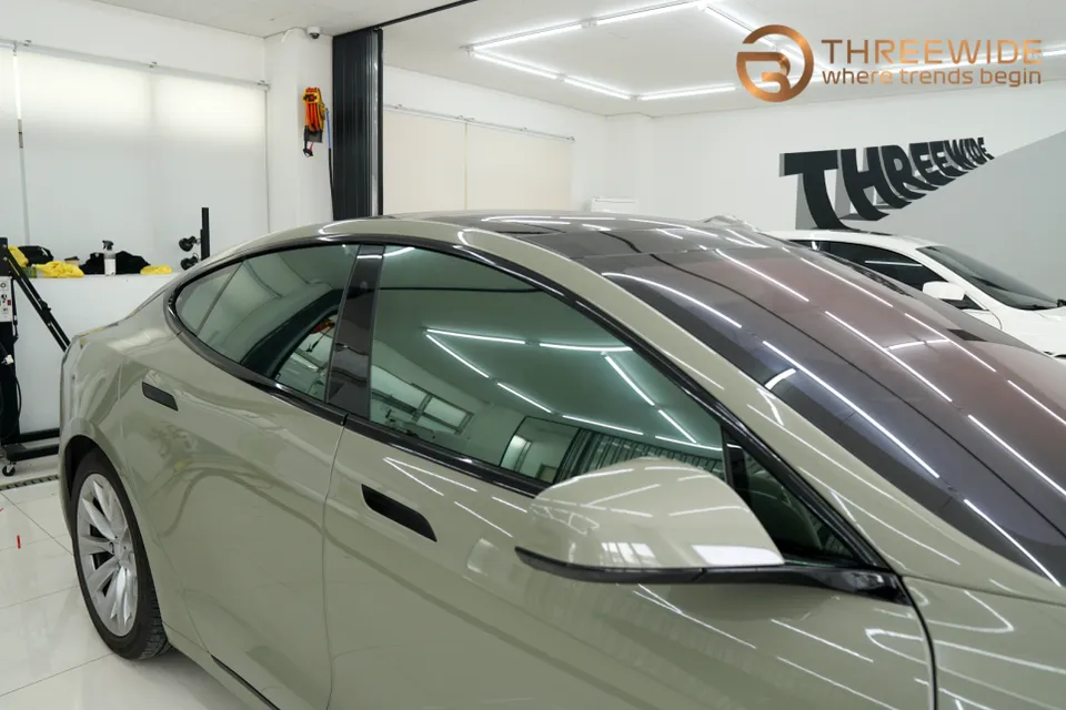 Tesla Model Sのカーラッピング事例|費用目安・仕上がり 施工写真 2-2