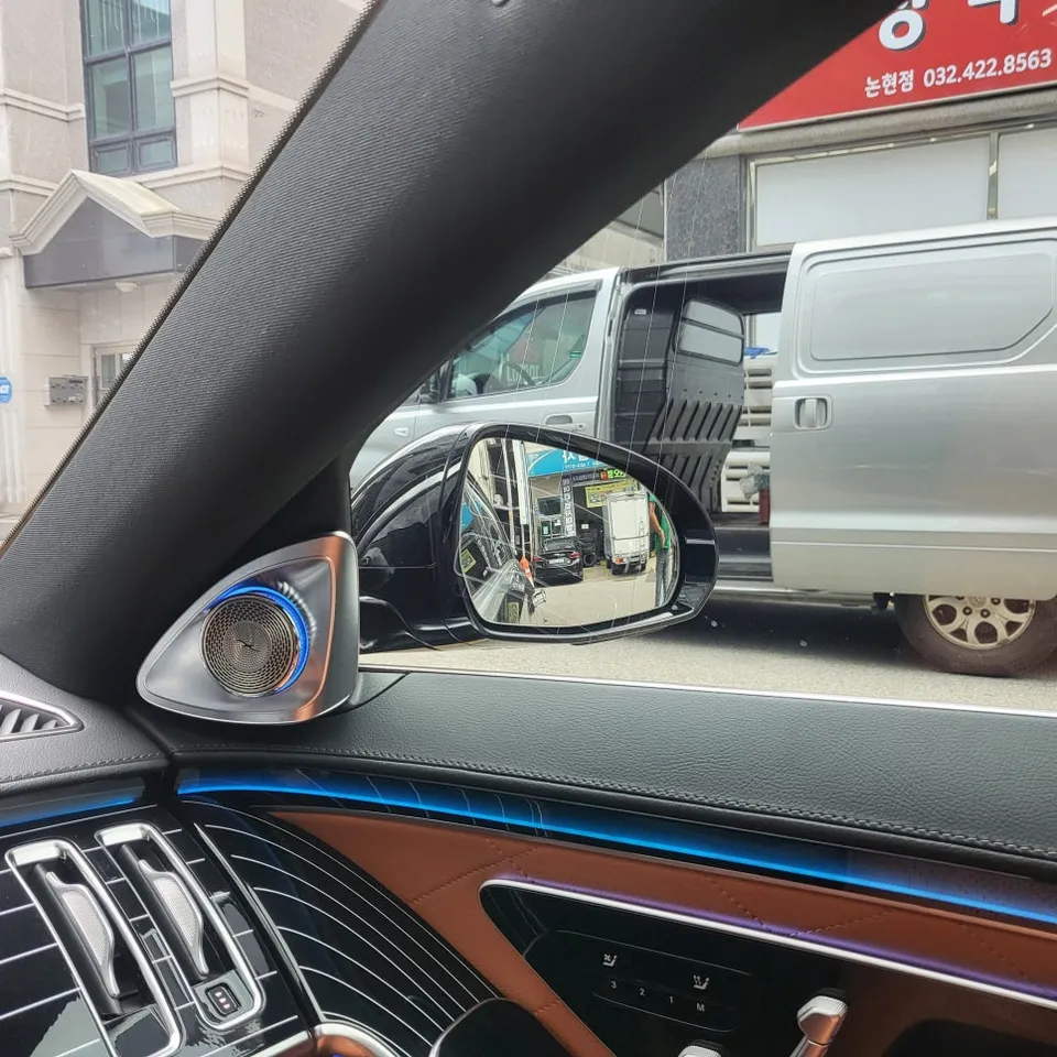 Mercedes-Benz S-Classのカーラッピング事例 施工写真 4-2