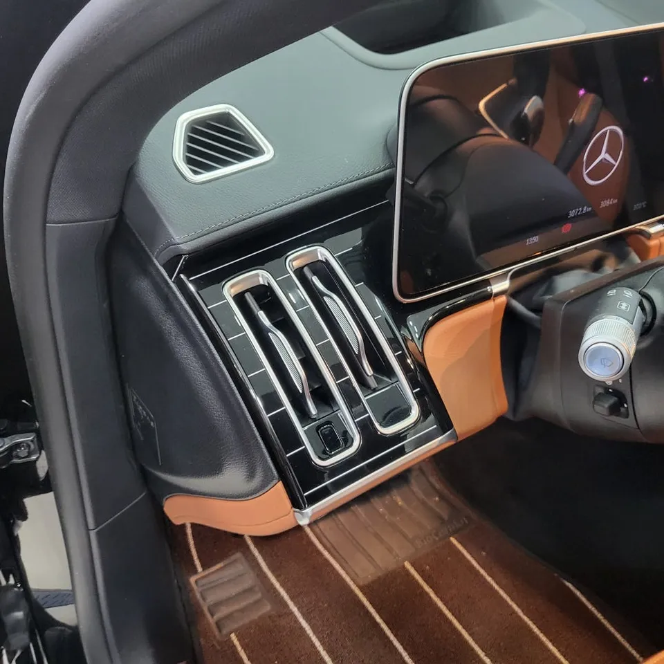 Mercedes-Benz S-Classのカーラッピング事例 施工写真 1-3
