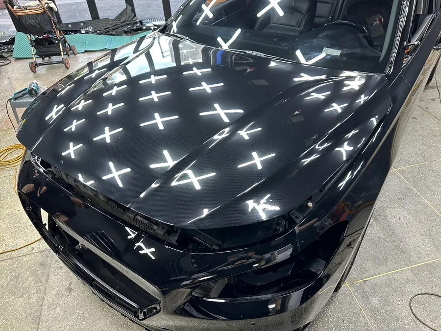 Hyundai Grandeur IGのカーラッピング事例|フルカーボン調 施工写真 2-1
