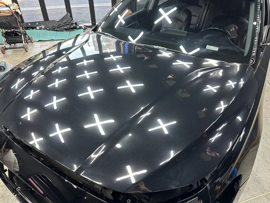Hyundai Grandeur IGのカーラッピング事例|フルカーボン調 施工写真 1-2