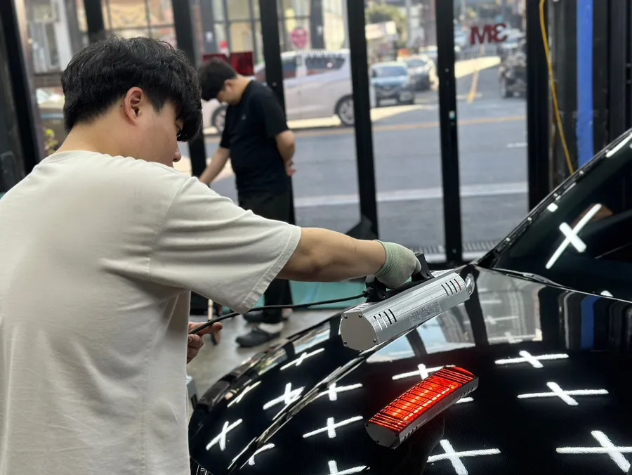 Hyundai Grandeur IGのカーラッピング事例|フルカーボン調 施工写真 1-3