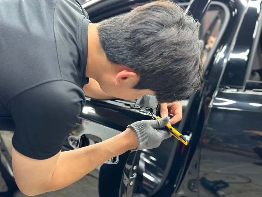 Hyundai Grandeur IGのカーラッピング事例|フルカーボン調 施工写真 2-3