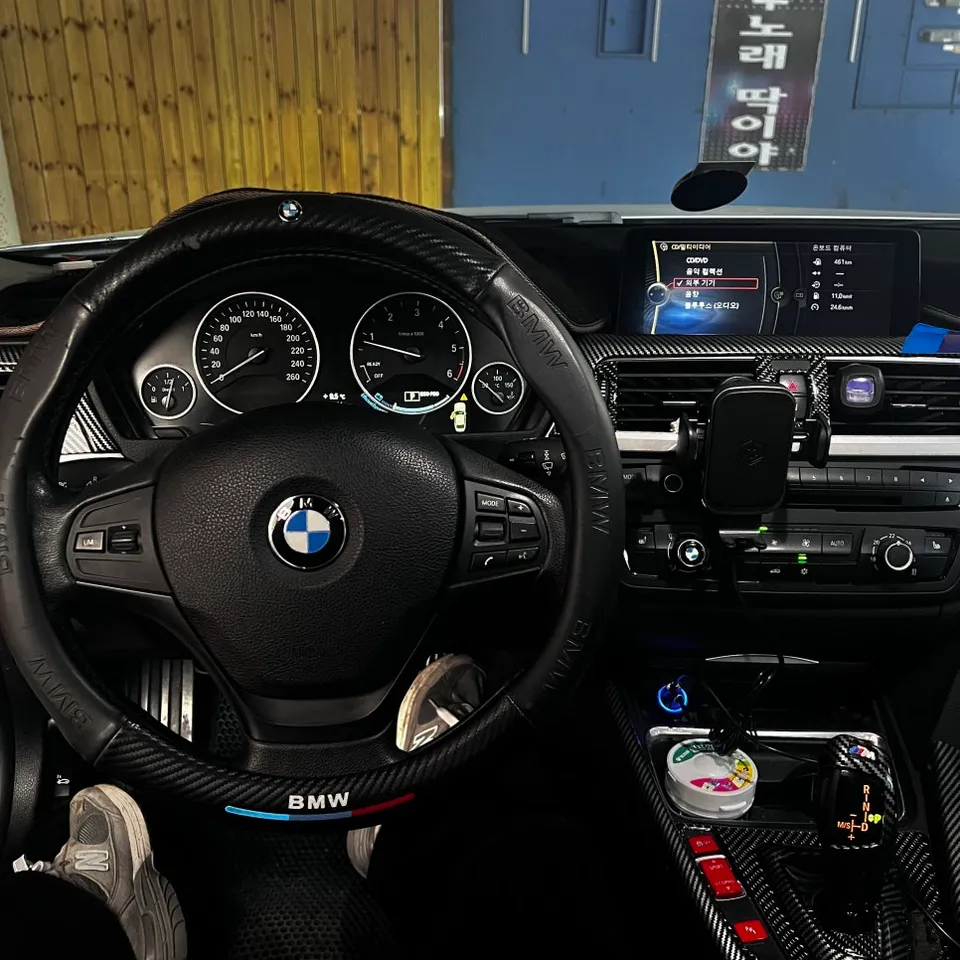 BMW 3 Series F30のAndroid Auto・CarPlay取付事例 施工写真 2