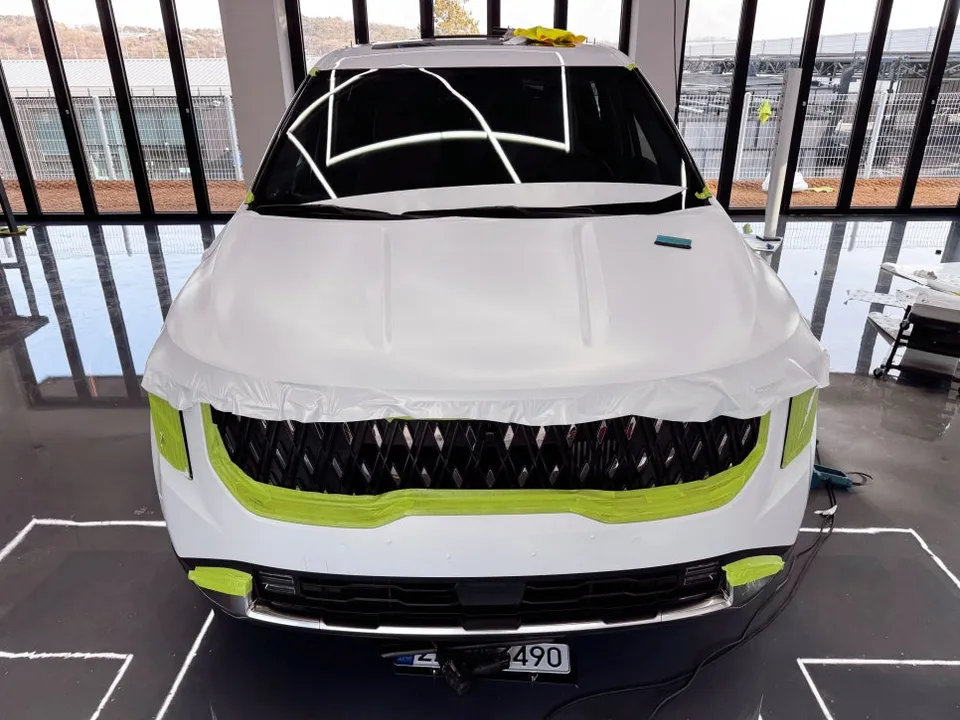 Kia Carnival KA4のカーラッピング事例|費用目安・仕上がり 施工写真 3-1