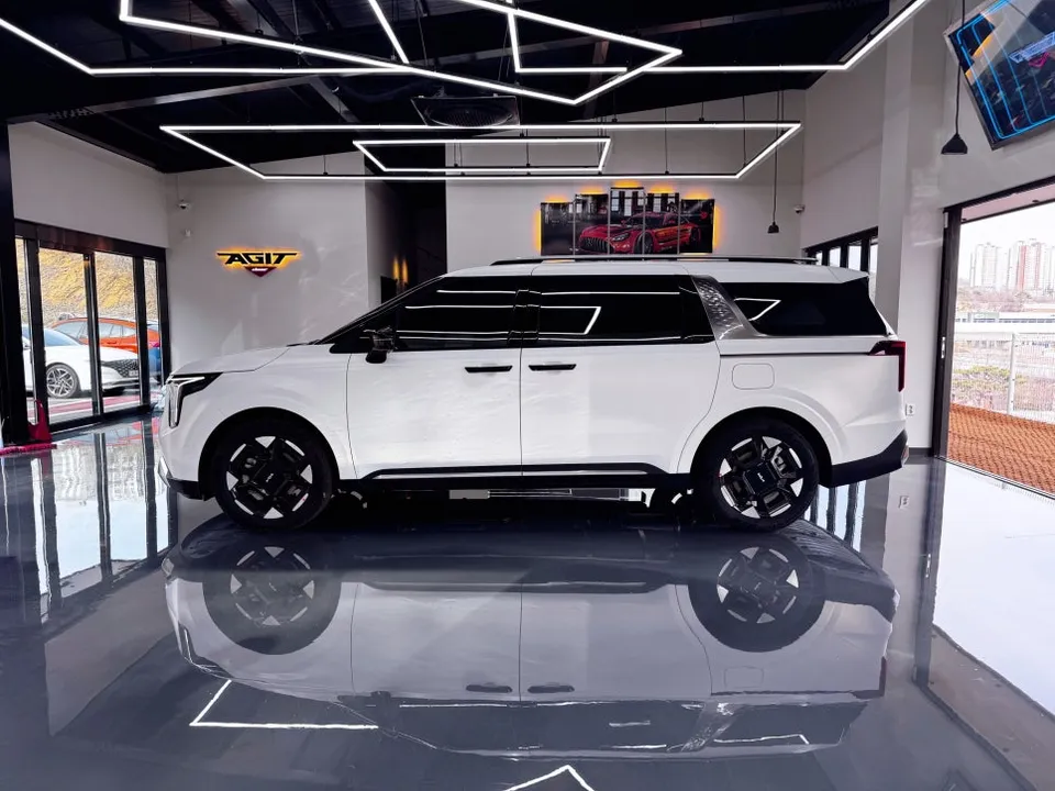 Kia Carnival KA4のカーラッピング事例|費用目安・仕上がり 施工写真 3-2