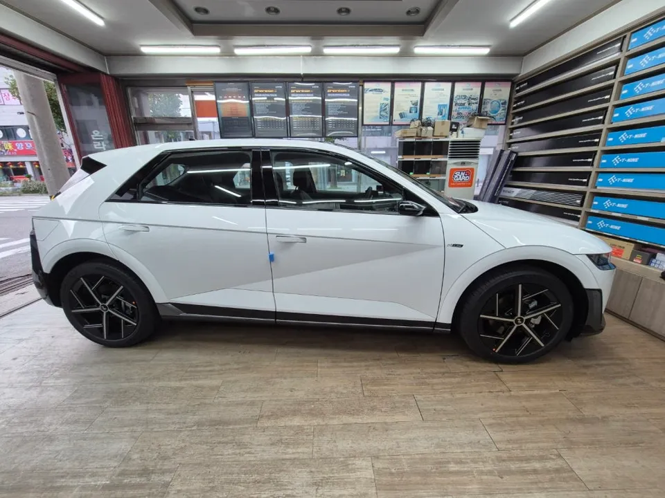 Hyundai IONIQのカーフィルム施工事例|費用目安と仕上がり 施工写真 2-1