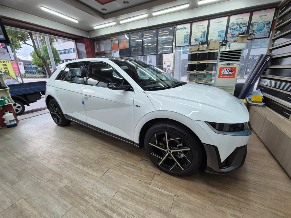 Hyundai IONIQのカーフィルム施工事例|費用目安と仕上がり 施工写真 3-1