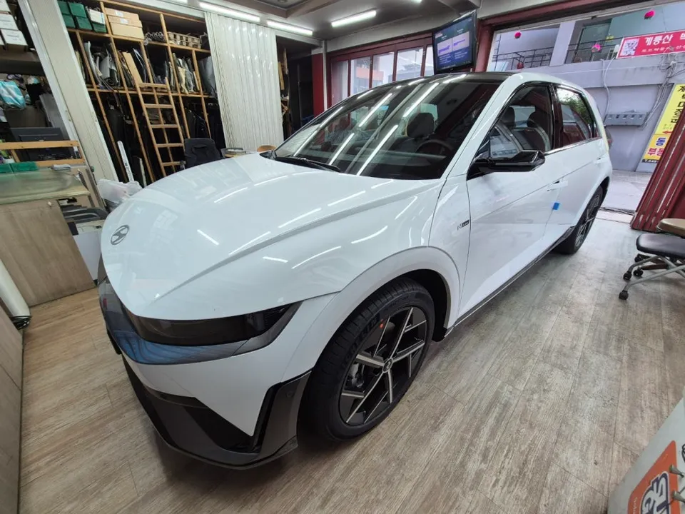 Hyundai IONIQのカーフィルム施工事例|費用目安と仕上がり 施工写真 1-2