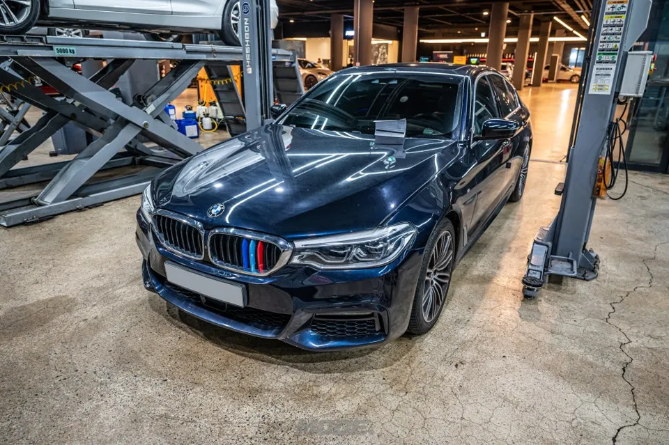 BMW 5 Series G30 ambient lighting installation result