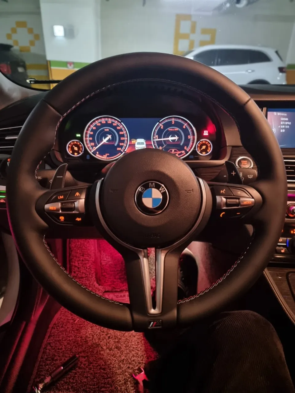 BMW 5 Series F10のAndroid Auto・CarPlay取付事例 施工写真 4-1