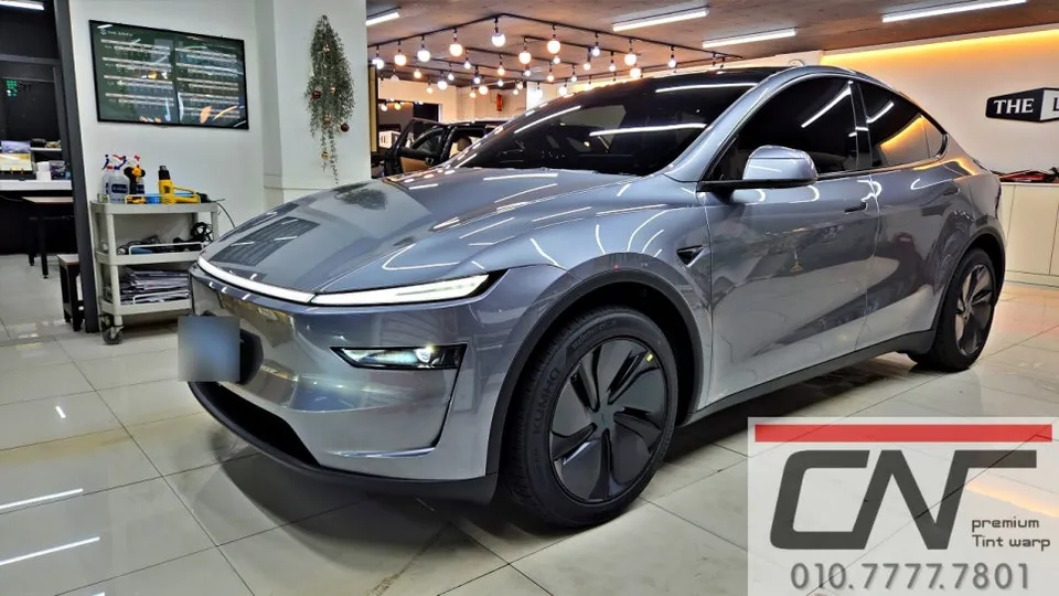Tesla Model Yのカーフィルム施工事例|費用目安・仕上がり 施工写真 1-2