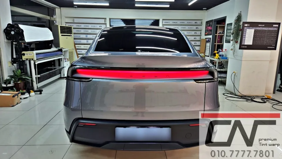 Tesla Model Yのカーフィルム施工事例|費用目安・仕上がり 施工写真 2-3
